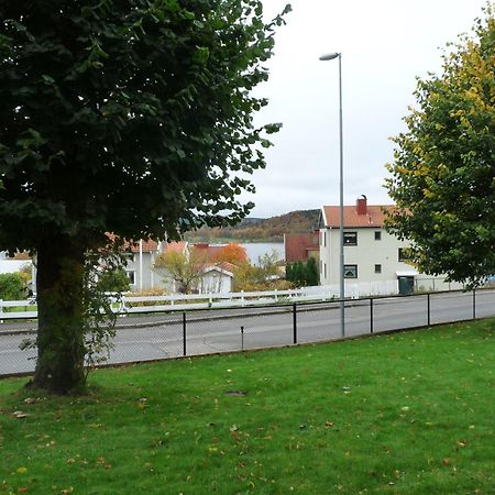 Ekhult Apartments - Ground Floor - Garden And Lake View Ulricehamn Extérieur photo